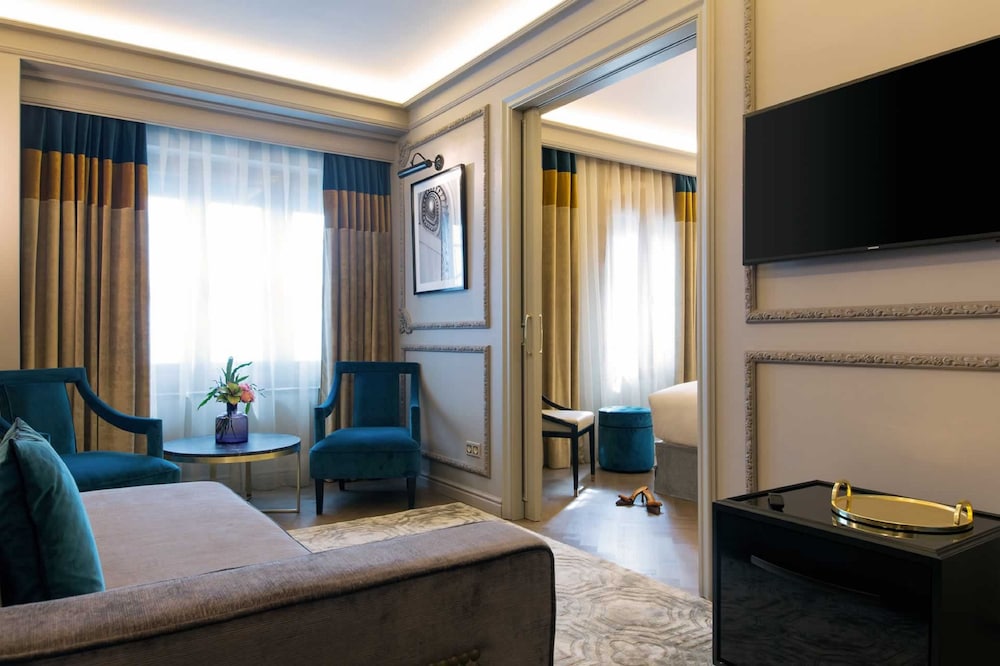 Junior Suite (El Avenida Palace) thumbnail 5