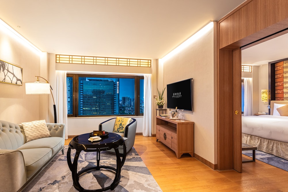 Garden Non-Smoking Twin Bed Executive Suite - Photo 5