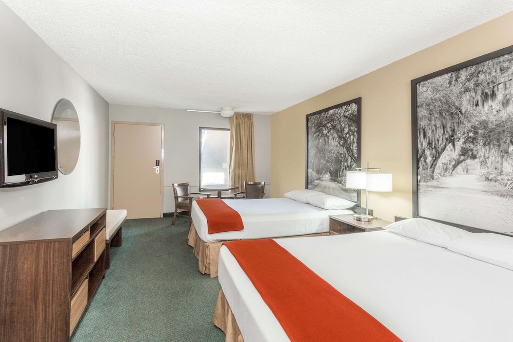 Room, 2 Double Beds, Smoking (Second Floor) photo 1