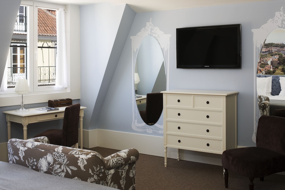Superior Double or Twin Room, City View thumbnail 6