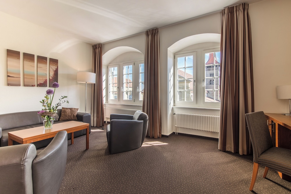 Suite - Photo 3