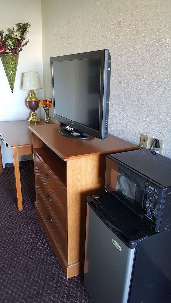 Standard Room, 1 King Bed photo 2