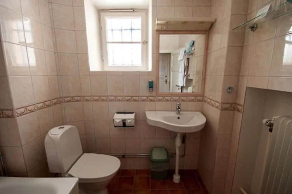 Standard Room, 1 King Bed, Non Smoking - Photo 18