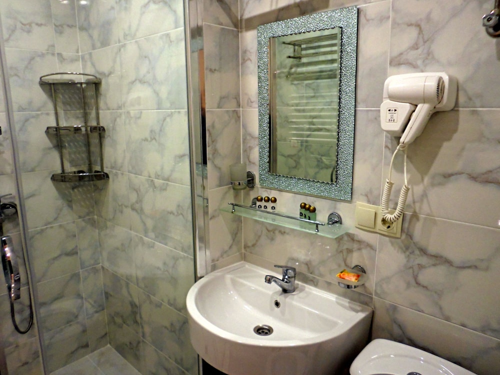 1 Bed in 4 Bed Mixed Dormitory photo 3