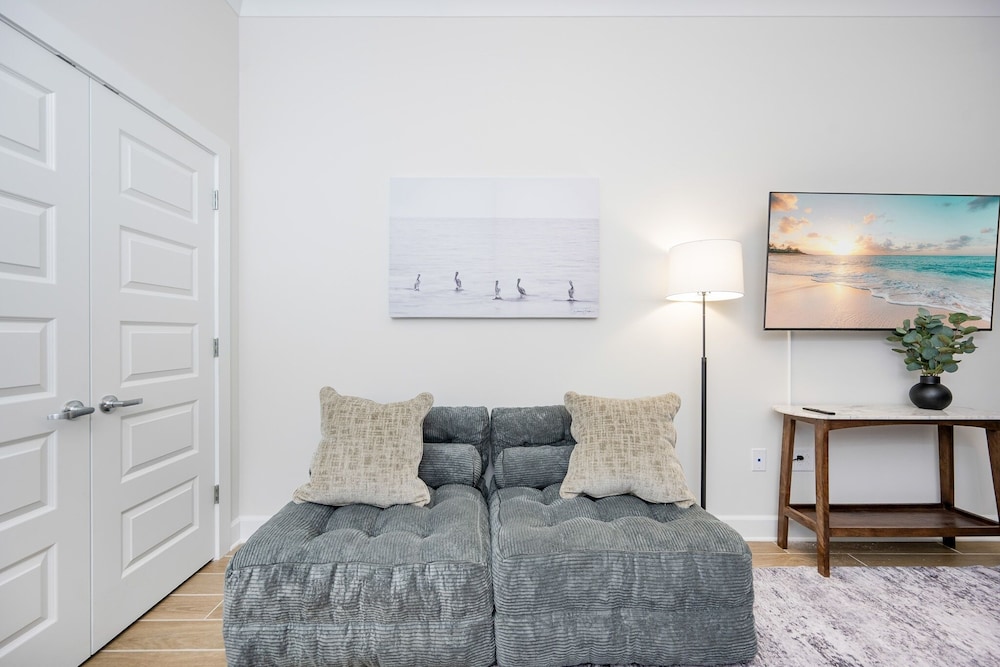 Premium Remodeled Condo with Ocean View and Parking: Premium Condo, 1 Bedroom, Air conditioning, Ocean View (0114) photo