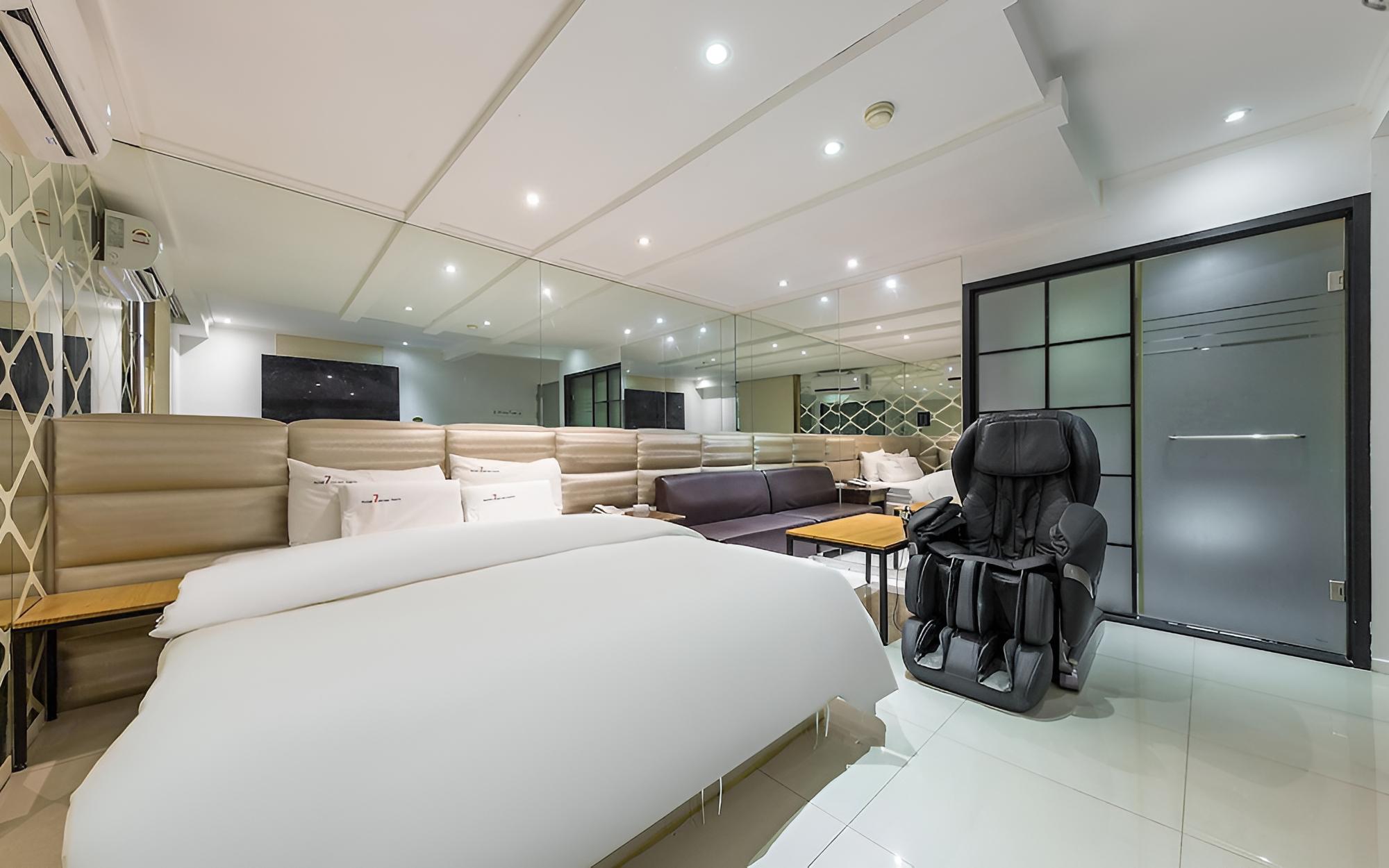 Room (Couple PC (65-inch smart TV + massage) - Photo 7