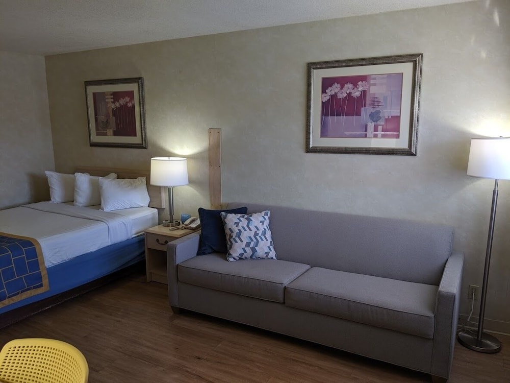 Room, 1 Queen Bed, Non Smoking photo 2