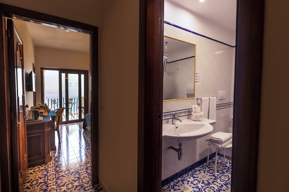 Standard Room, Terrace, Sea View (Hermitage) - Photo 10