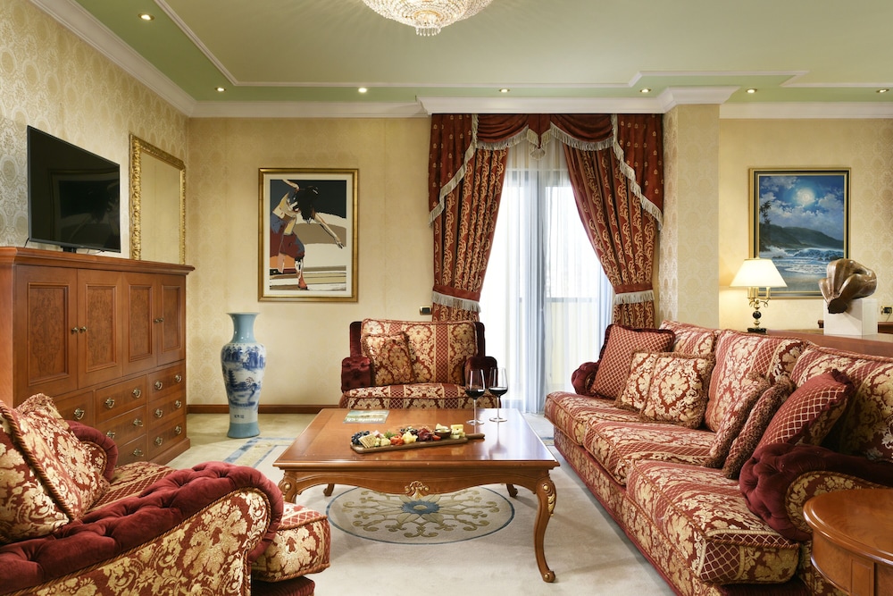 Executive Suite - Photo 5
