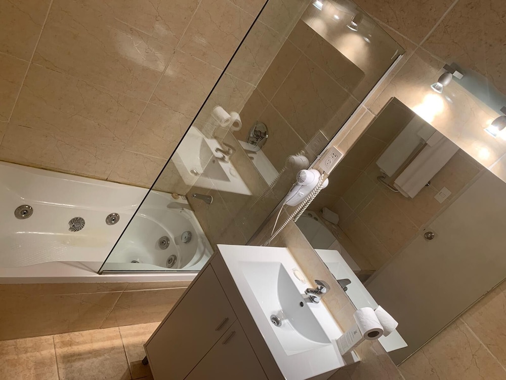 Deluxe Double Room, 1 Bedroom photo 3