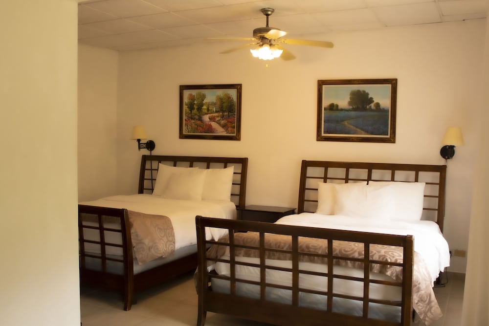 Deluxe Room, Multiple Beds photo 3