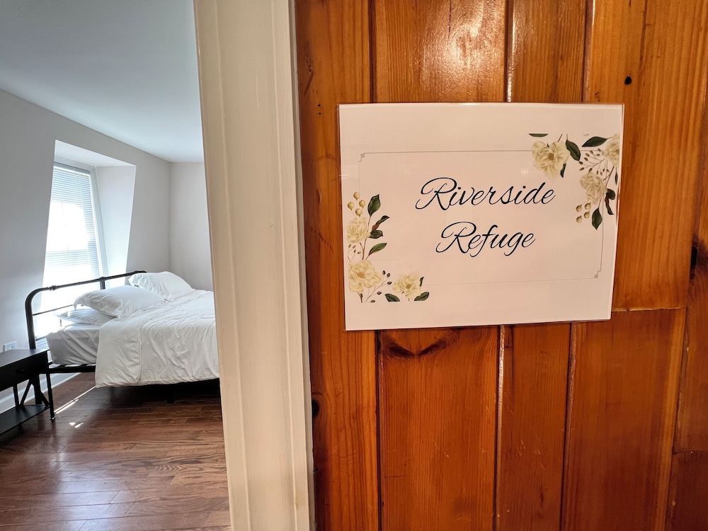Signature Single Room (Riverside Refuge)