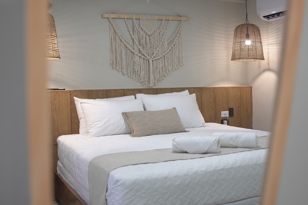 Superior Room, 1 King Bed, Beach View