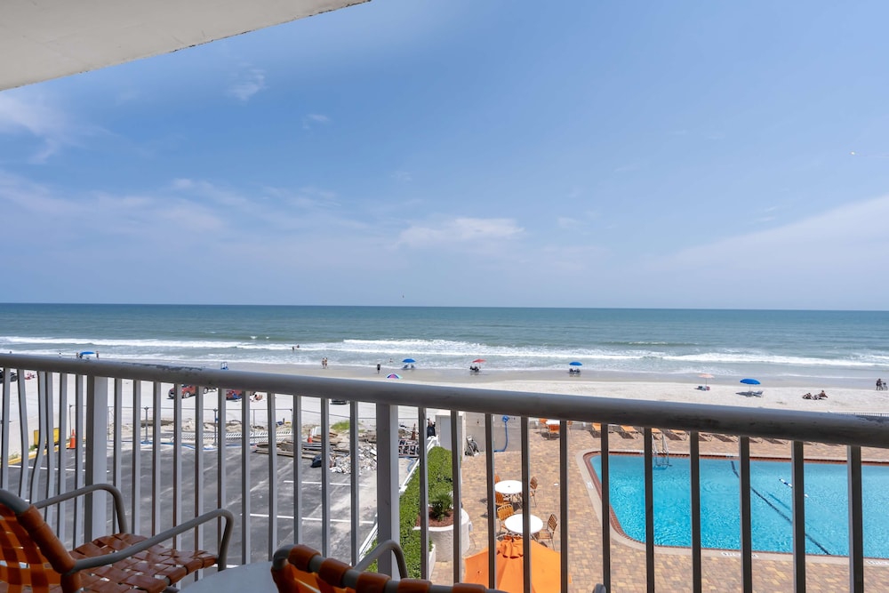 Standard Room, 2 Queen Beds, Balcony, Oceanfront (Kitchenette)