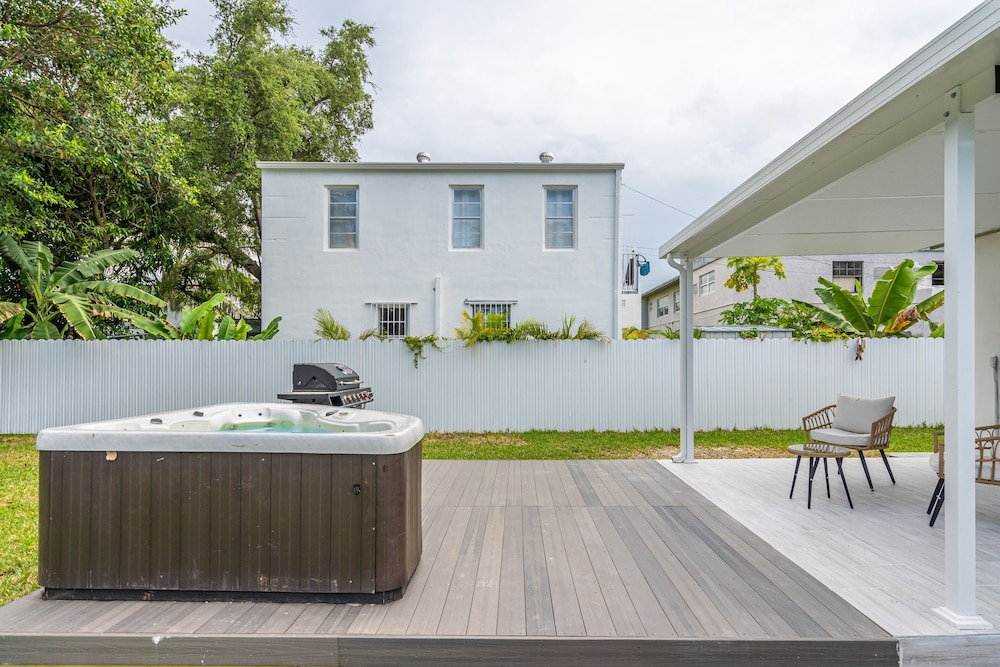 Executive House photo 2