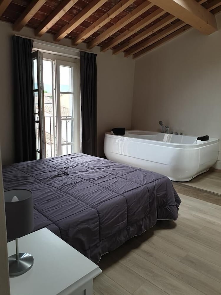 Suite, Jetted Tub - Photo 2