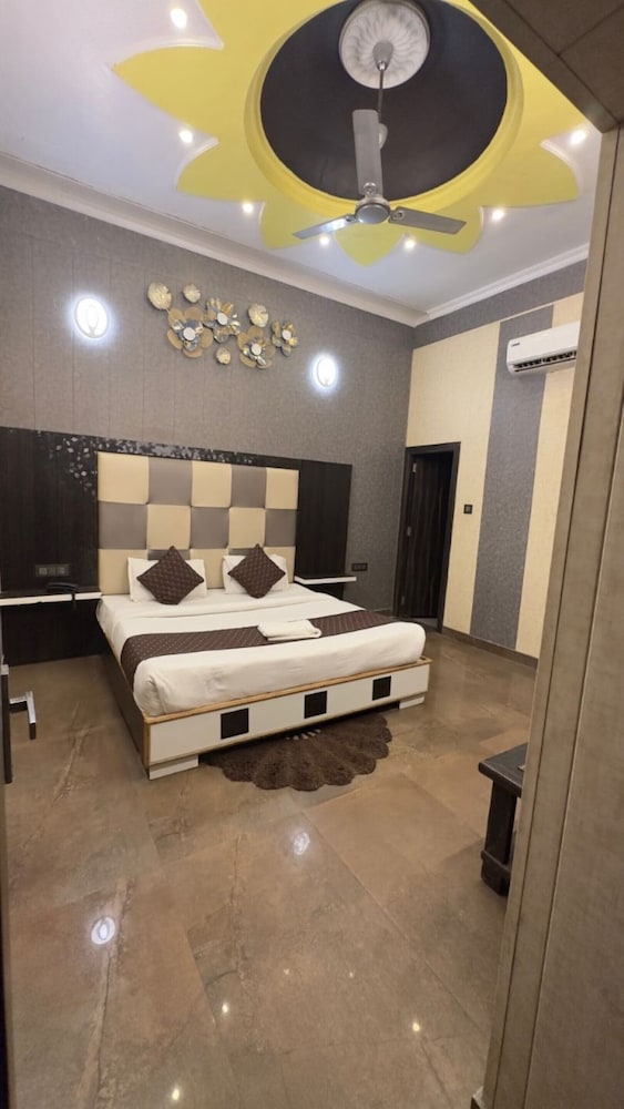 Standard Double Room, City View photo 3