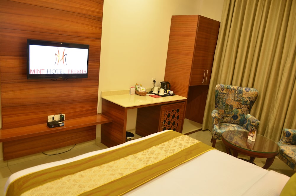 Superior Double Room, City View