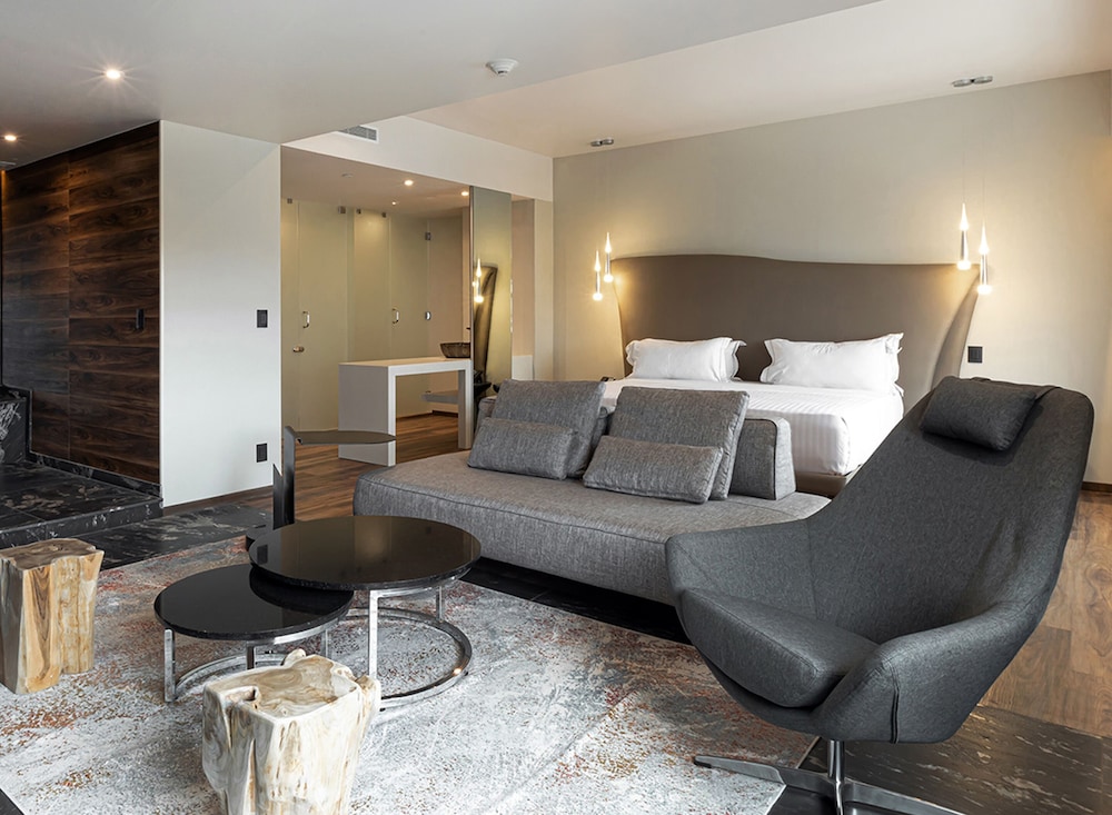 Superior Suite, Hot Tub - Photo 2
