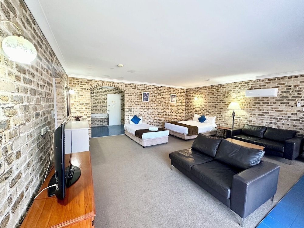 Executive Family Room photo 2