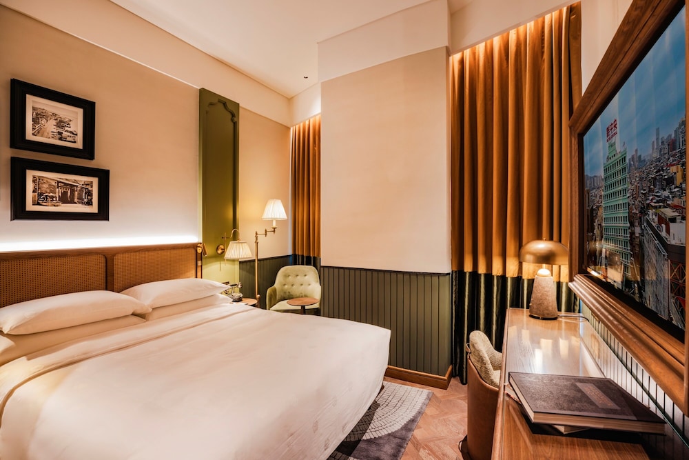 Superior Room, City View