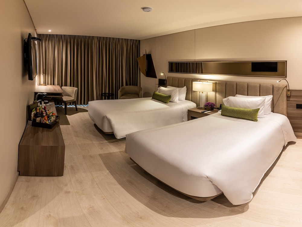 Deluxe Room, 2 Twin Beds, City View (Superior King or Twin)