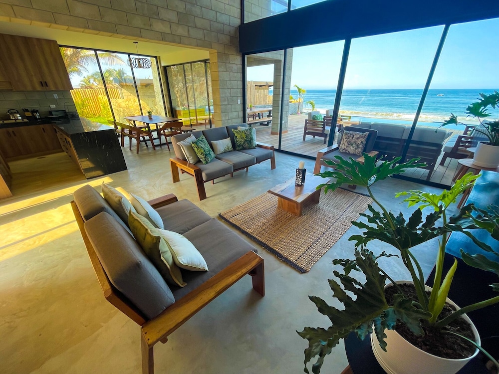 Luxury House photo 3