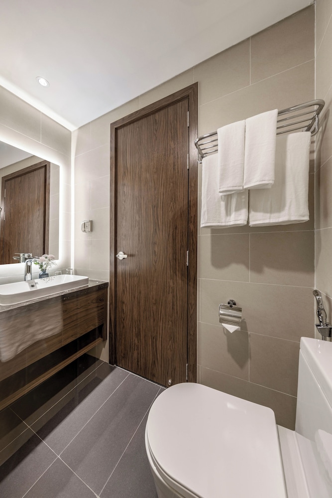 Deluxe Double or Twin Room, Non Smoking, Partial Ocean View photo 2