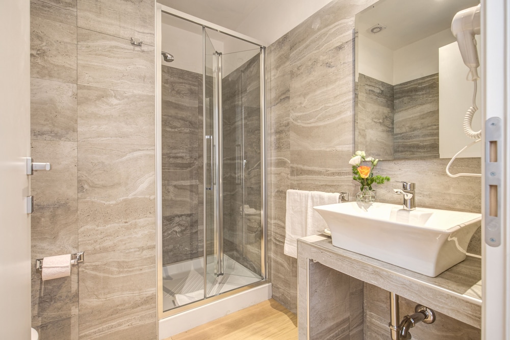 Standard Room, 1 Double Bed, Balcony, Annex Building (Via del Corso 112) photo 2