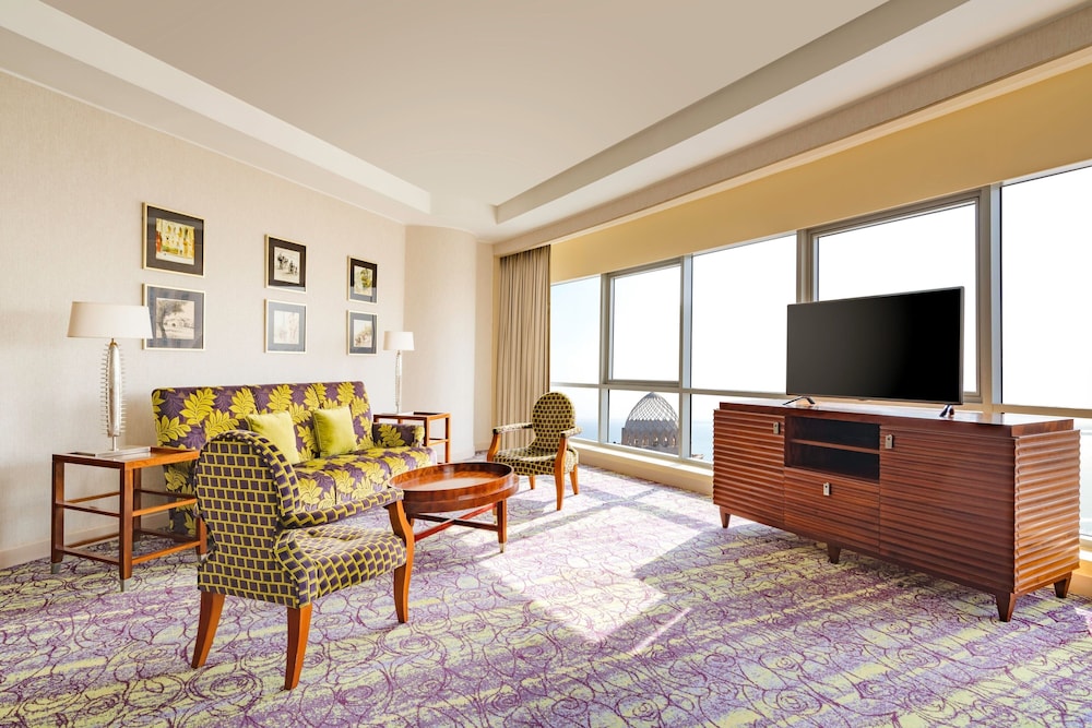 Executive Suite, 1 King Bed, Sea View - Photo 4