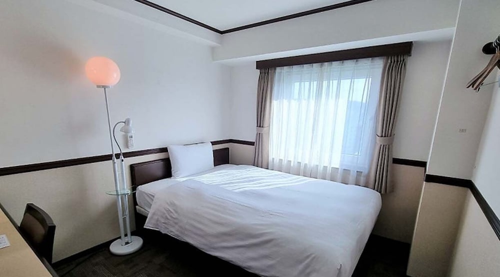 Special Price Single Room (facing the subway station)