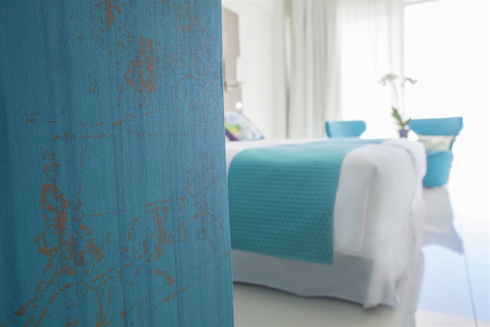 Superior Double or Twin Room, 1 Bedroom, Balcony, Partial Sea View photo 2