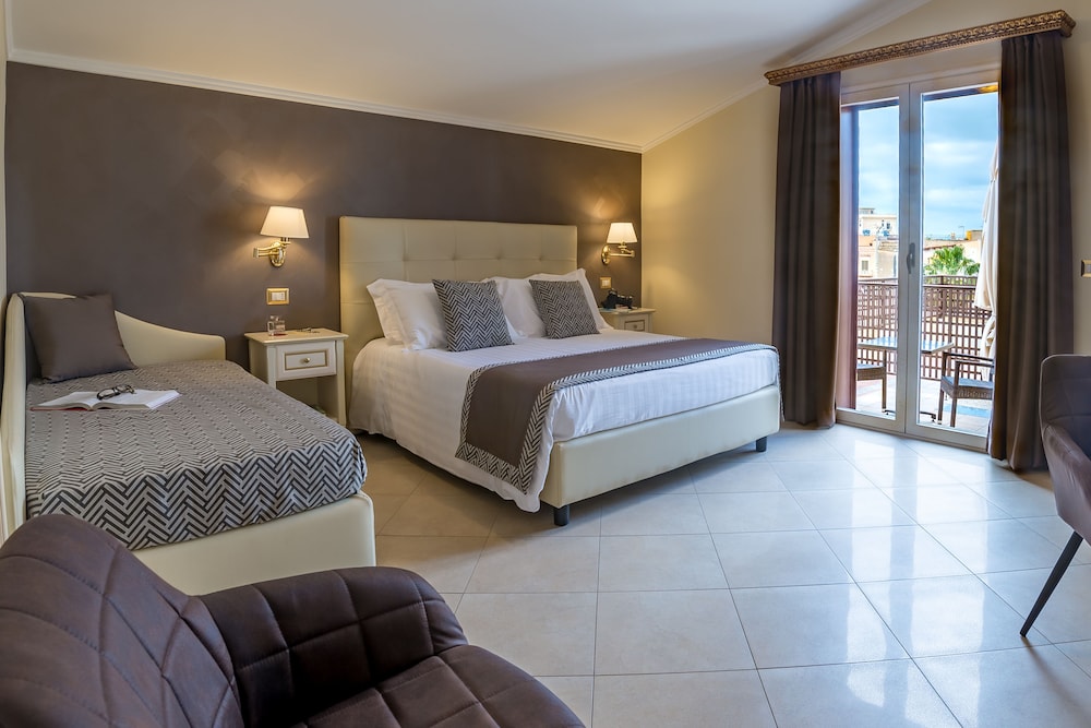 Superior Double Room, Terrace, Partial Sea View (302) - Photo 1