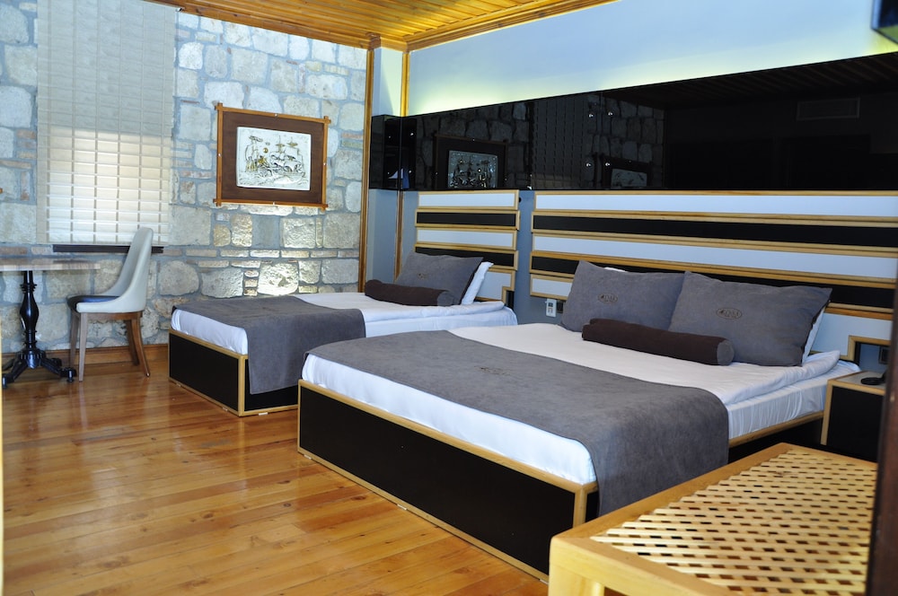 Deluxe Üç Kişilik Oda