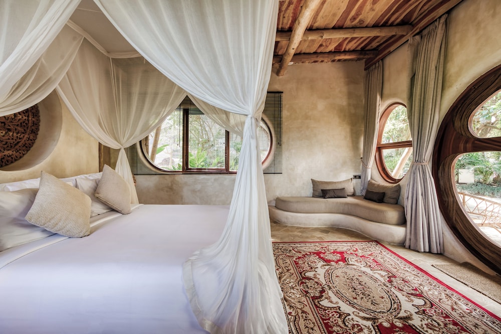 Suite, 1 Queen Bed, Bathtub