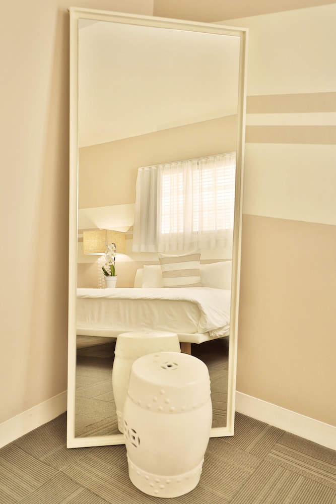 Standard Single Room thumbnail 5