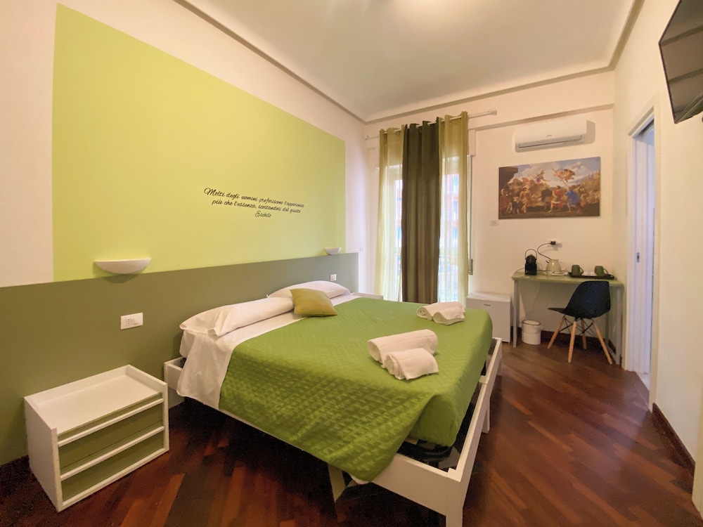 Room, Balcony photo 1