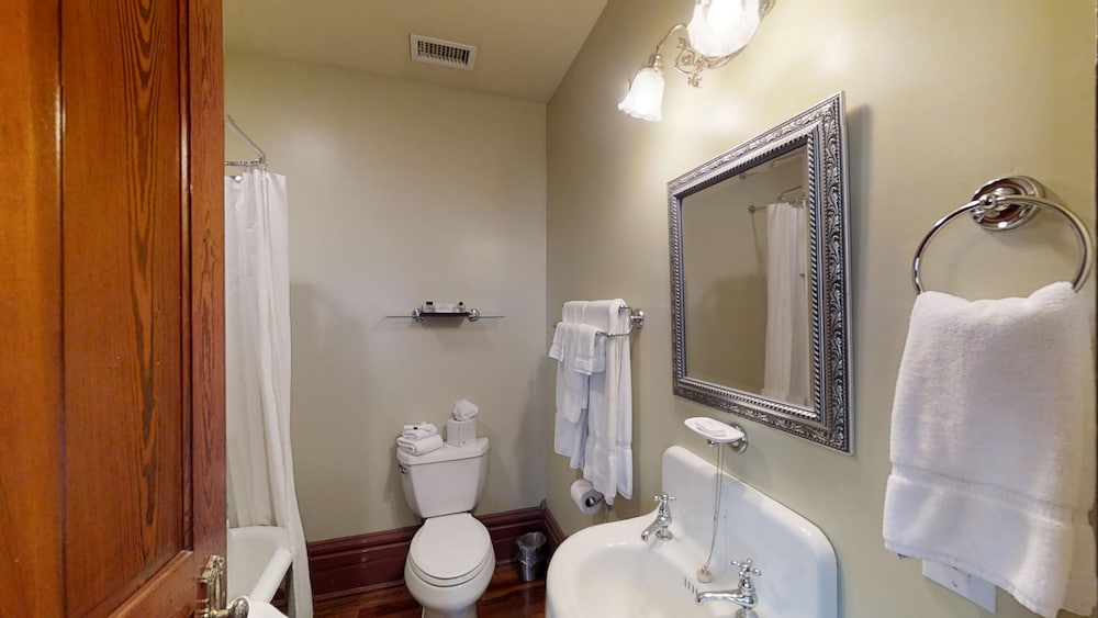 Classic Suite, Private Bathroom ( Suite - 201) photo 2