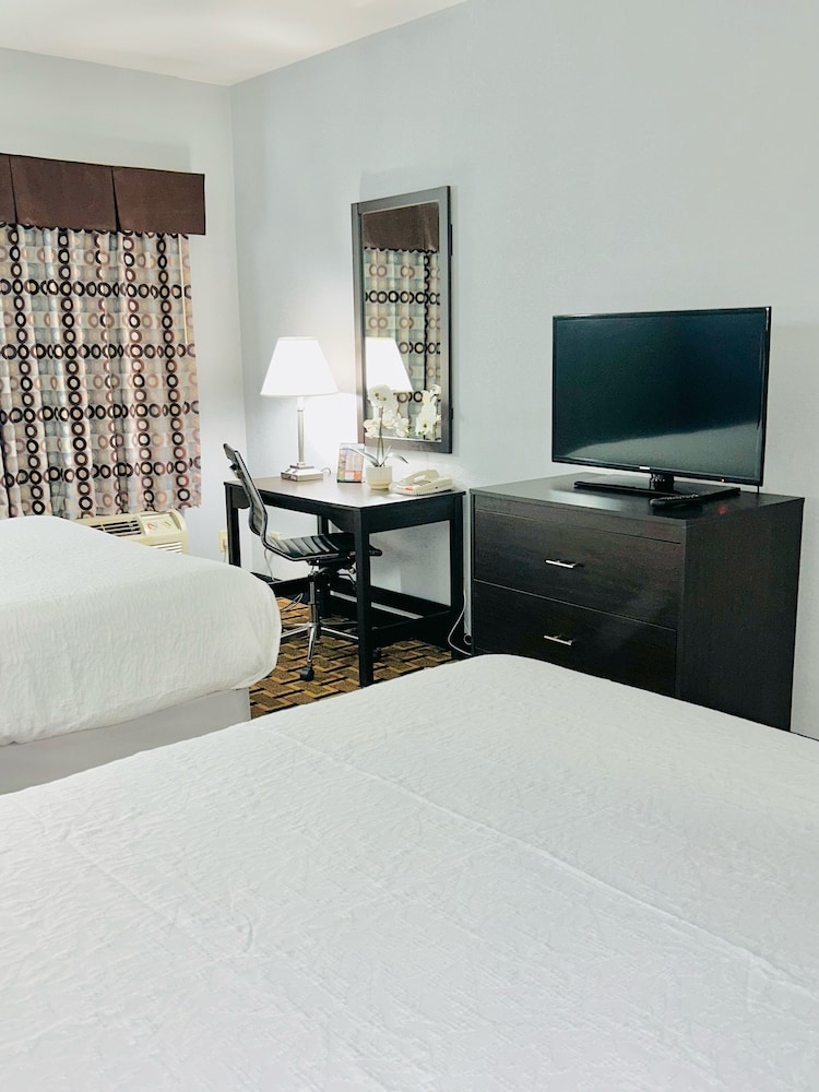 Suite, 1 King Bed, Non Smoking, Kitchenette - Photo 8