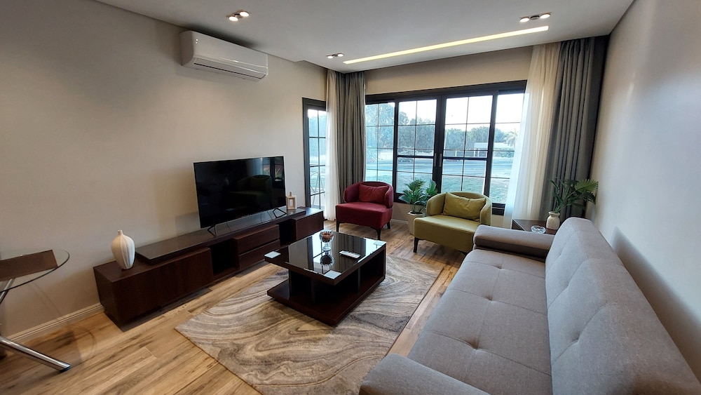 Luxury Apartment, 1 Bedroom, Balcony, Garden View photo 1