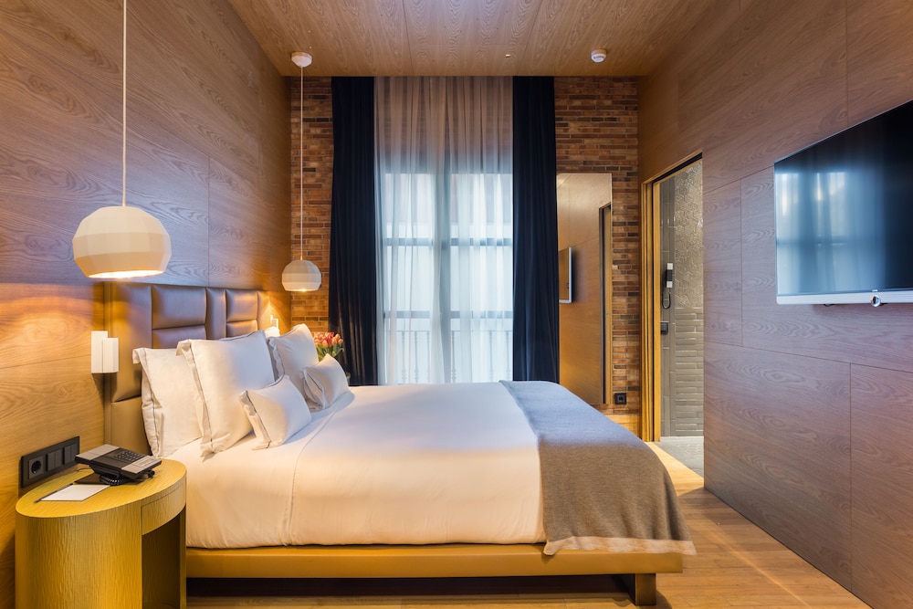 Deluxe Double Room thumbnail 5