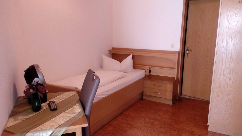 Economy Single Room