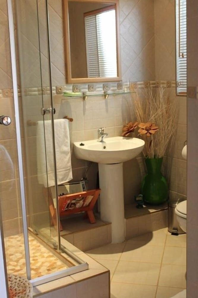 King Bedded Room With En-Suite Bathroom (1) photo 3