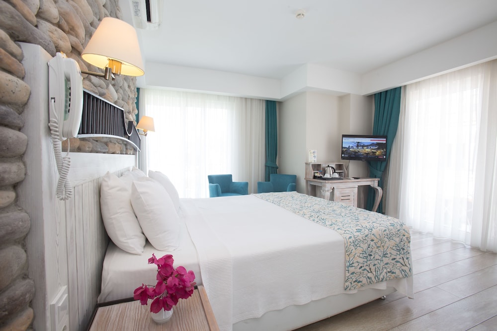 Deluxe Double Room, Sea View photo 2