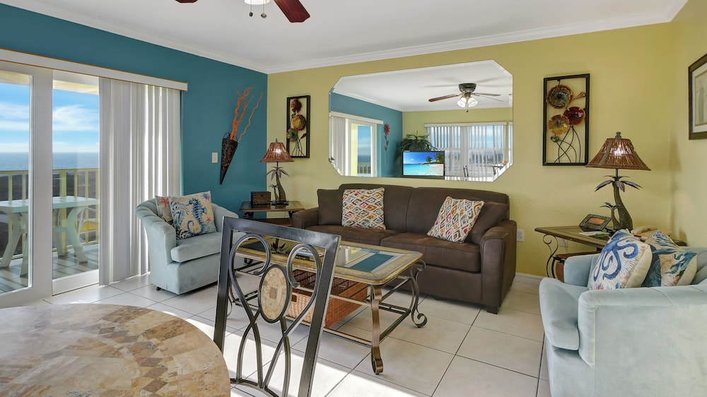 Deluxe Condo, 2 Bedrooms, Balcony, Beachfront (Gulf Front) photo 3