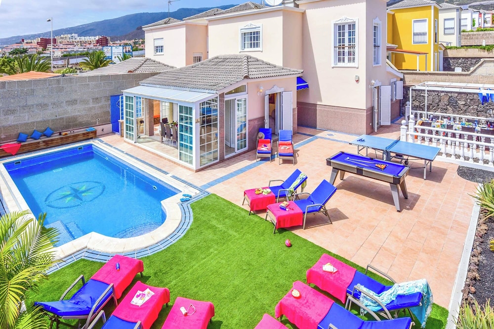 Villa (5 Dormitorios)