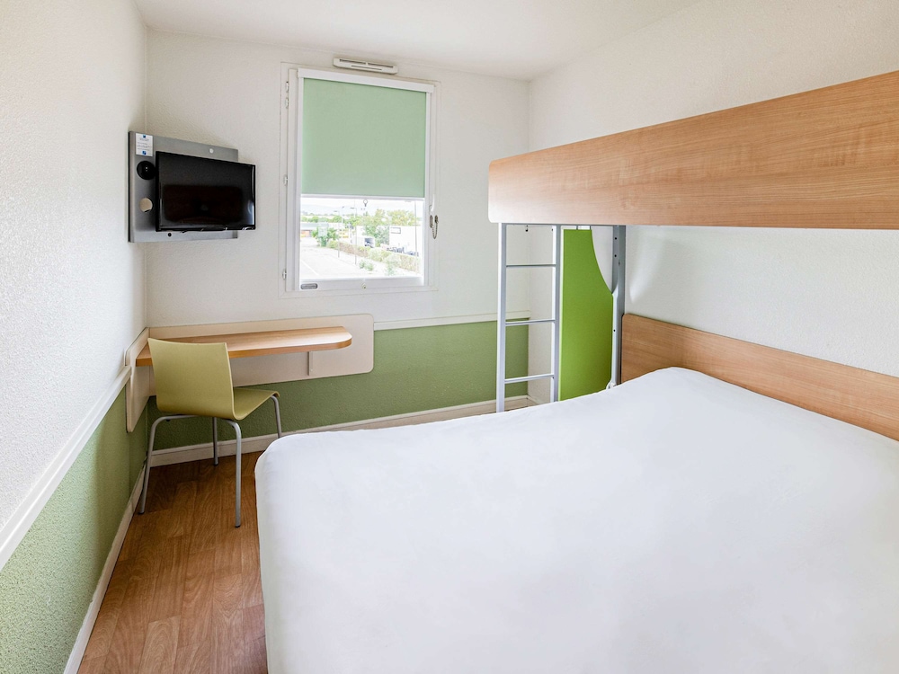 Triple Room, Multiple Beds photo 3