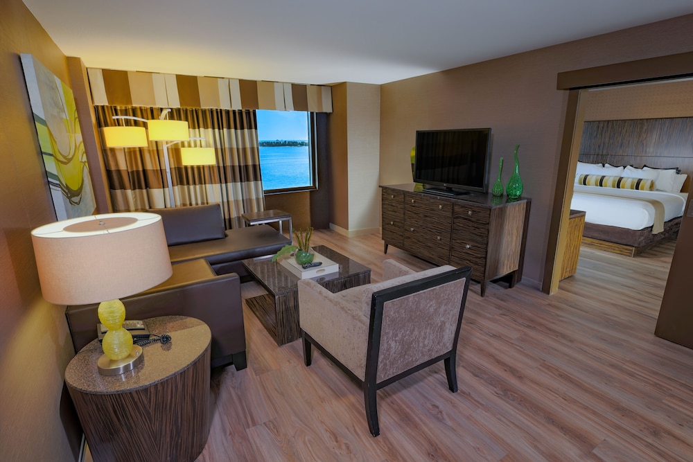 Suite, 1 King Bed, Non Smoking (Spa) photo 1