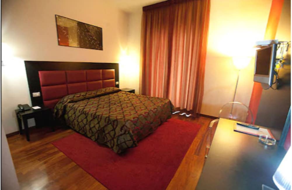 Double Room Single Use - Photo 2