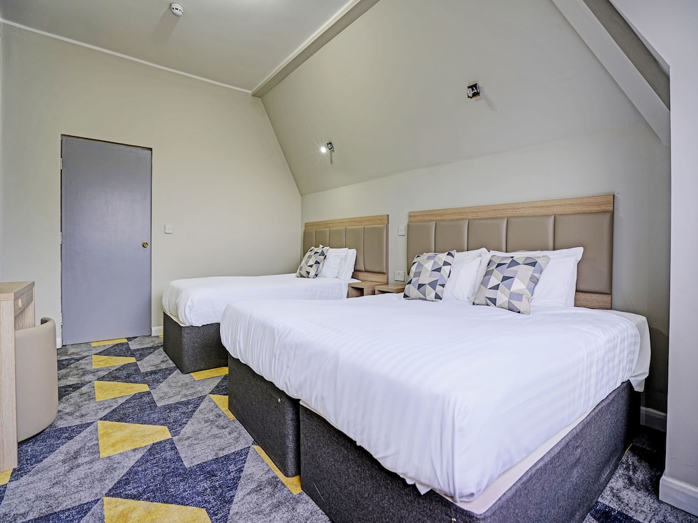 Standard Room, Multiple Beds (Family) photo 2